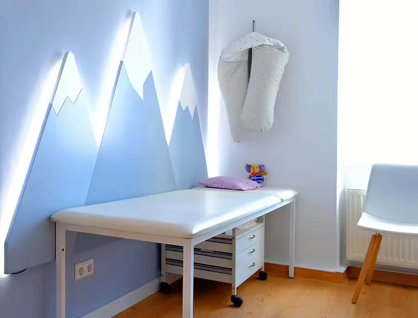 Untersuchungszimmer der Kinderarztpraxis im Westbad